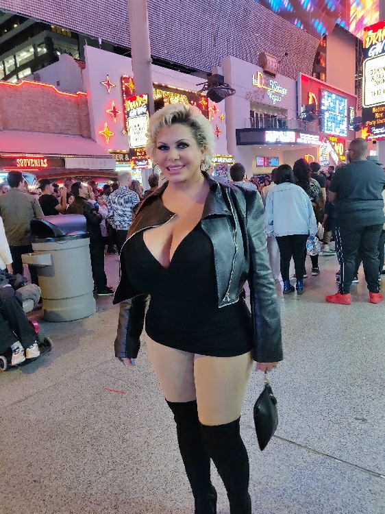 Big Tit Claudia Marie Fremont Street Las Vegas