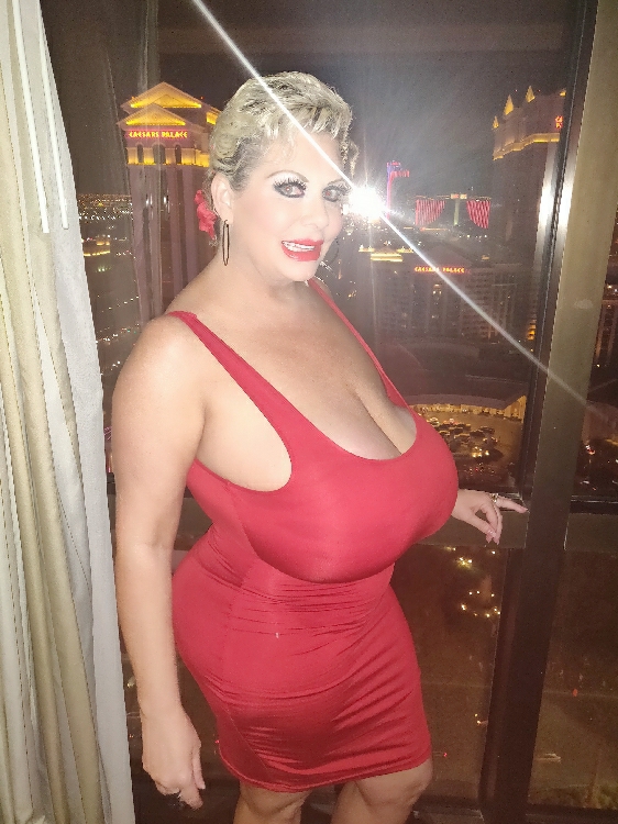 Huge titty prostitute in Las Vegas