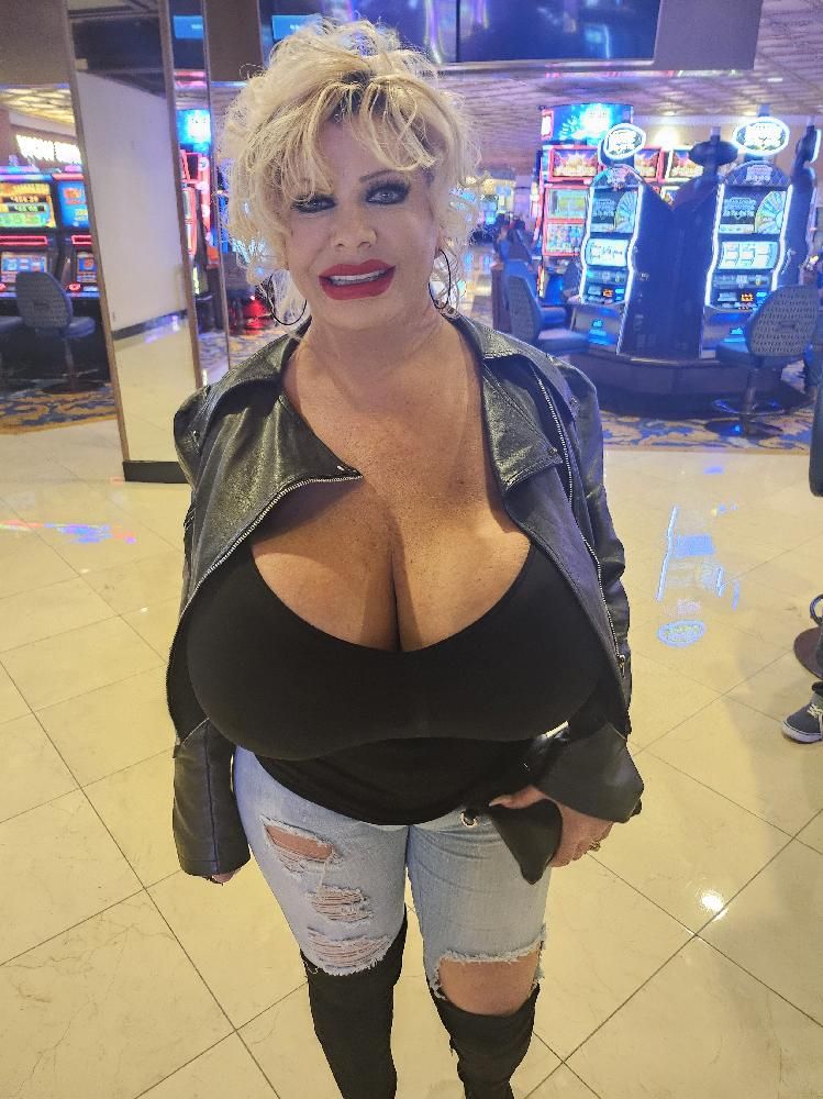 Huge titty pornstar in Las Vegas