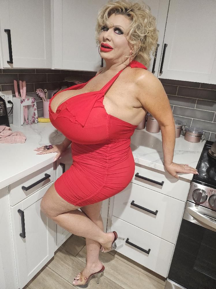 Prostitute with huge tits and ass in red dress Las Vegas